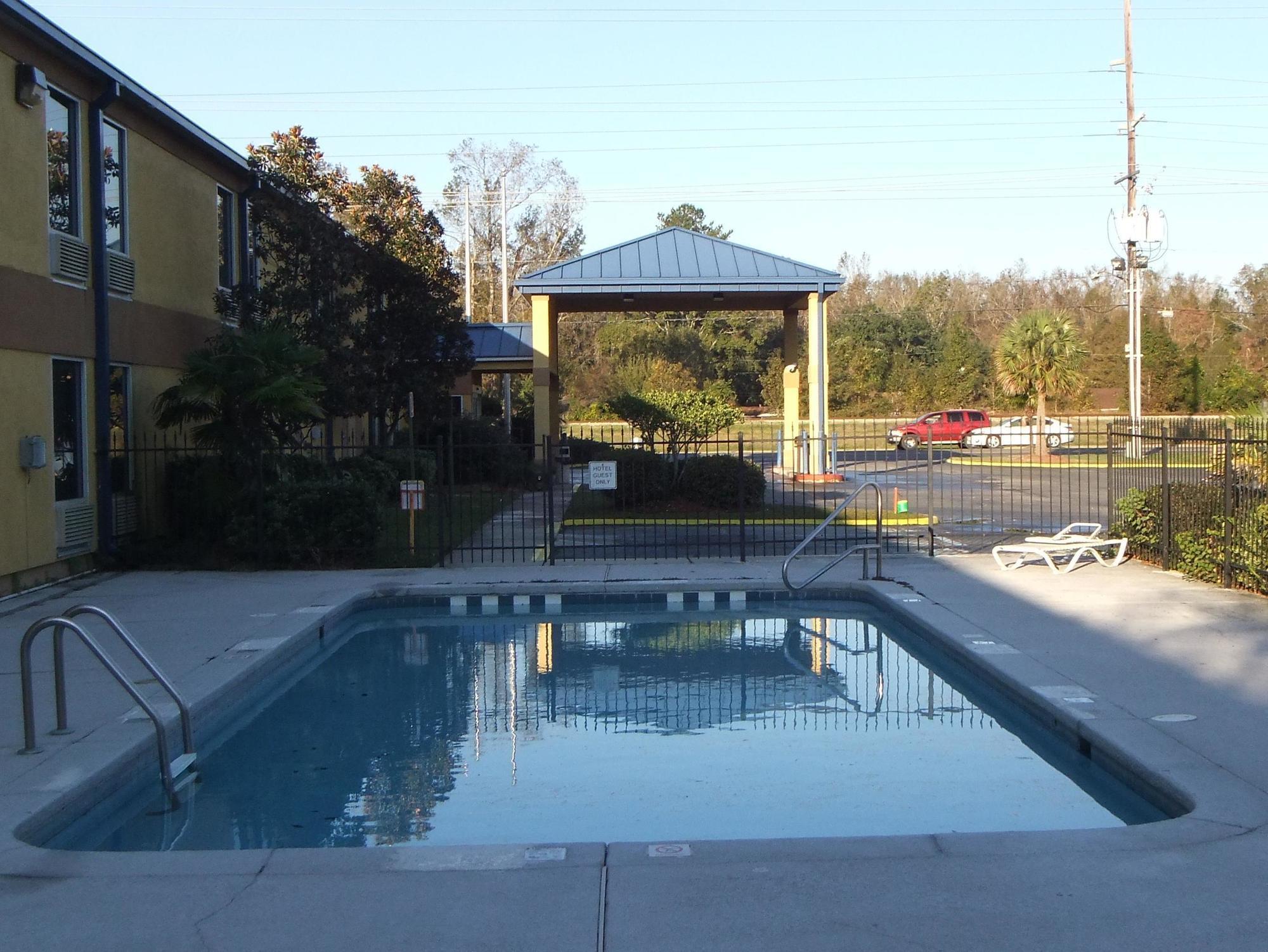 Executive Inn And Suites Baker Esterno foto